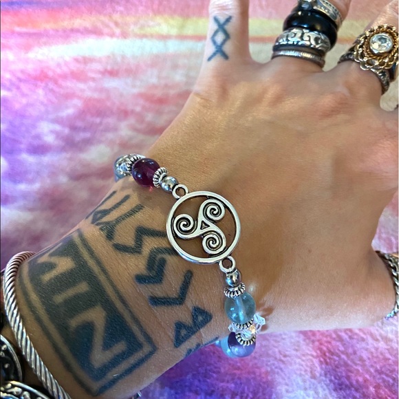 Celtic bead bracelet . Herkimer diamonds & fluorite celtic knot bracelet - Picture 11 of 14